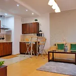 Designer 1br Luxury Retreat, Atelier Residence, Walk To Palace Of Culture 아파트 바르샤바